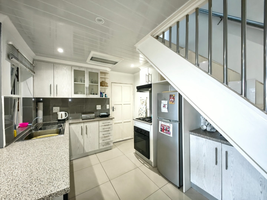 4 Bedroom Property for Sale in Lavender Hill Western Cape